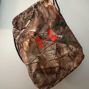 Under Armour Realtree camo sling bag